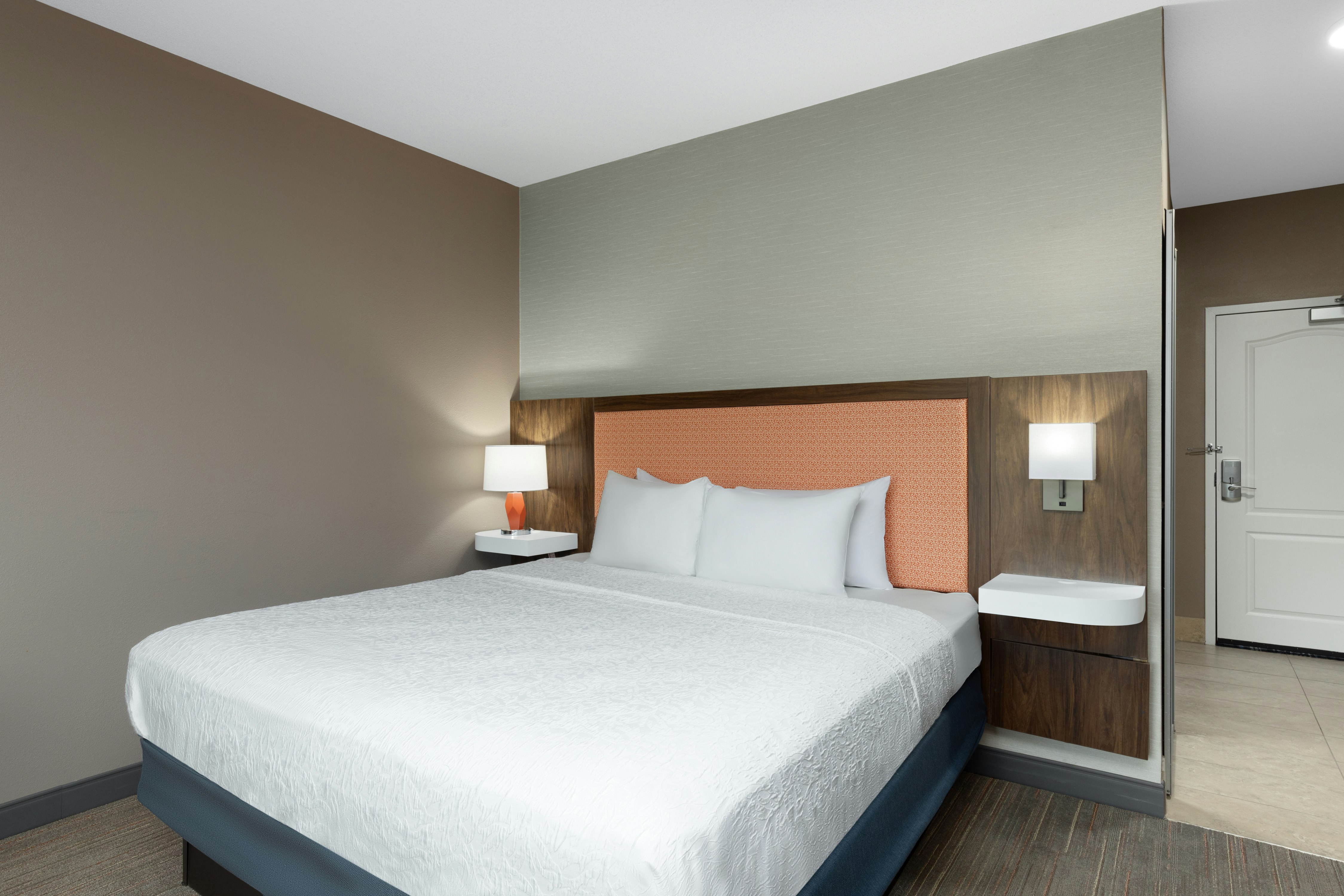 ROOM, KING BED