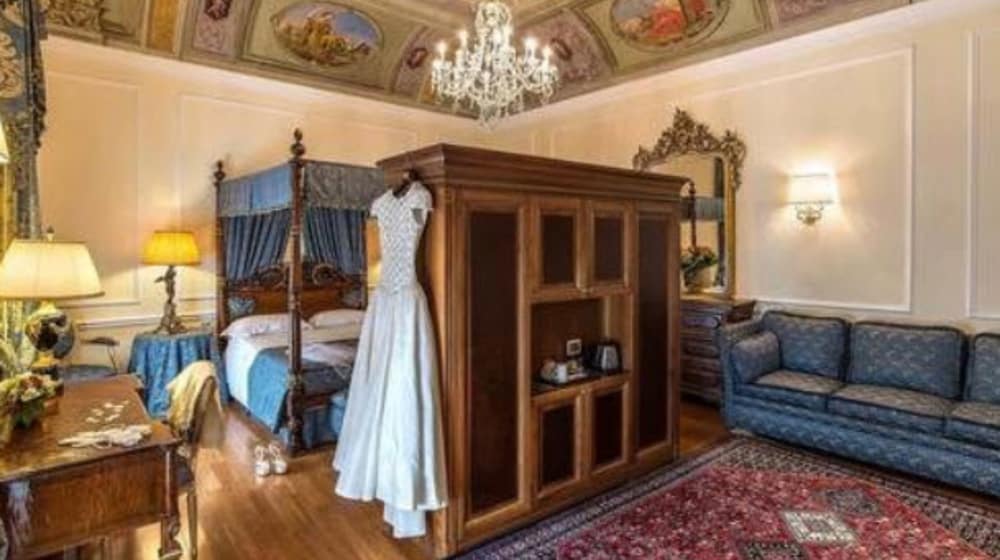Albergo Del Senato 31/40