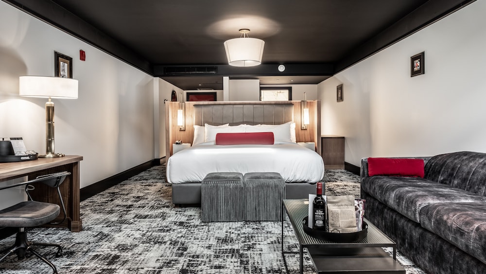 Bottleworks Hotel 25/70