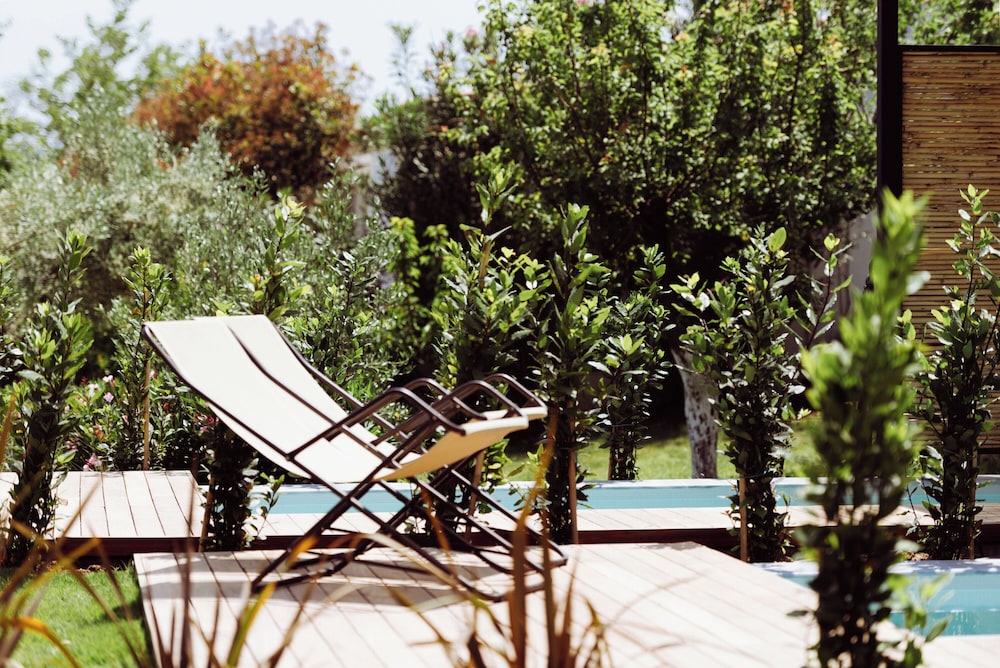 ANTIGONI BEACH HOTEL 54/85