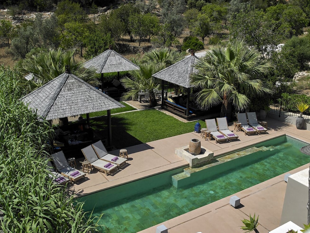 The Giri Residence Hotel & Spa 26/39