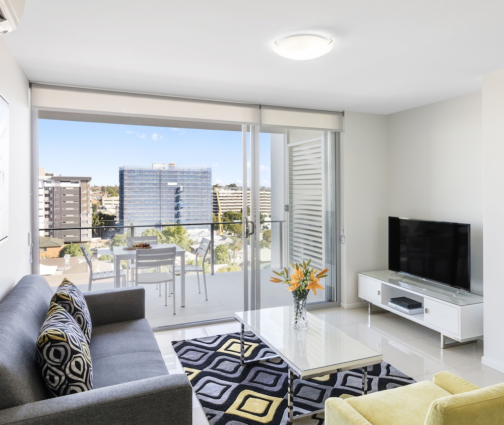 Oaks Brisbane Woolloongabba Suites 45/73