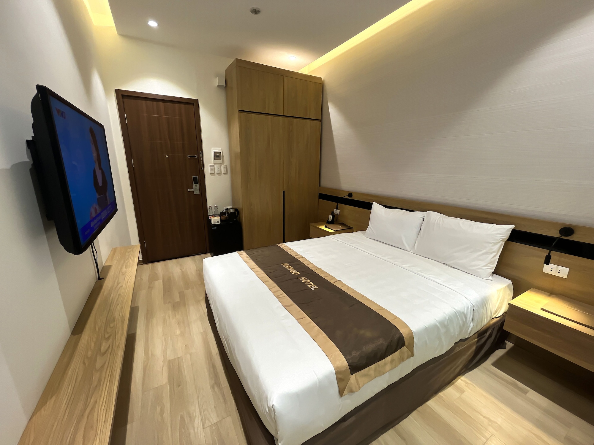 DELUXE, DOUBLE BED