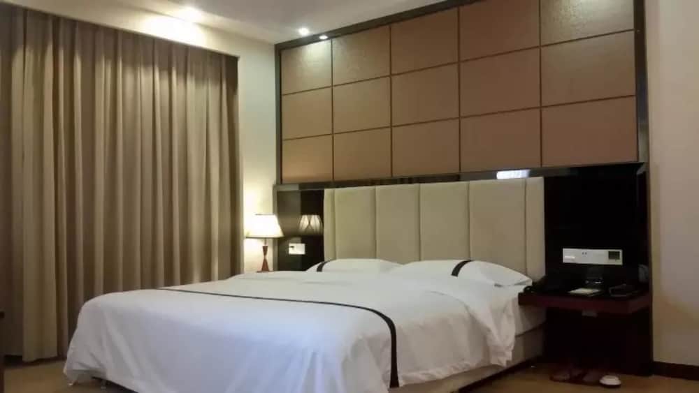 Junyue Hotel 7/19