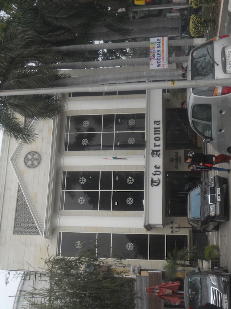 HOTEL AROMA COMPLEX 2/22