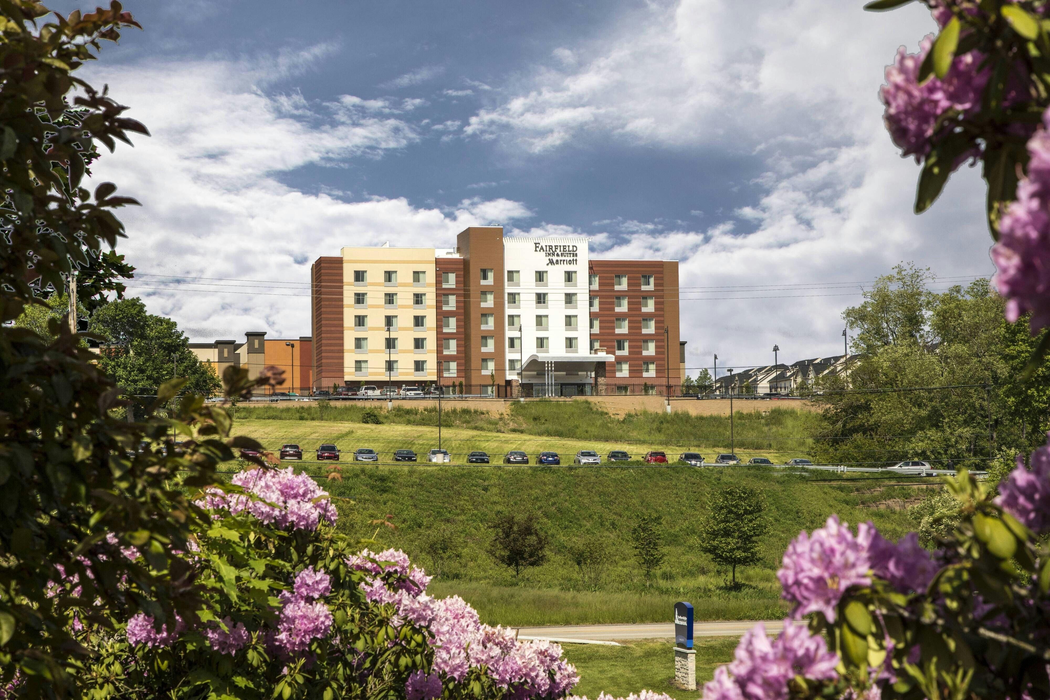 Fairfield Inn And Suites By Marriott Pittsburgh North Mccandless Crossing 2/16
