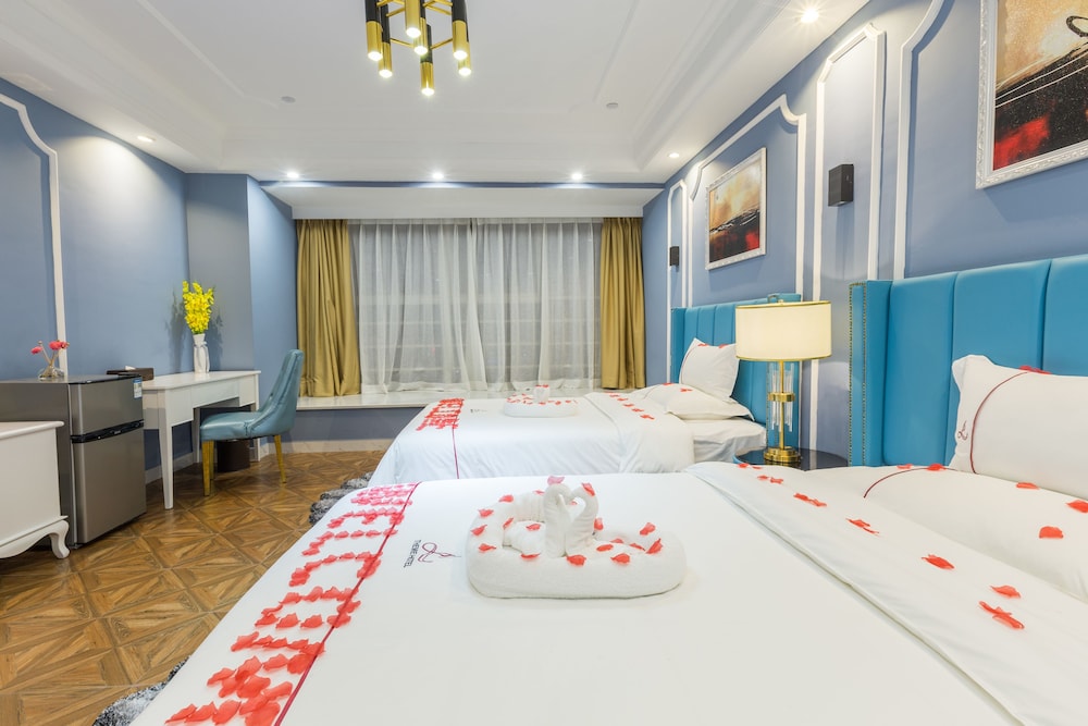 ROOM, QUADRUPLE, 2 DOUBLE BEDS