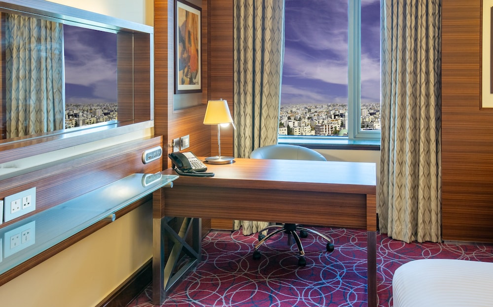 غرفة عائلية بسرير كينج، Crowne Plaza Hotel Amman 8/8