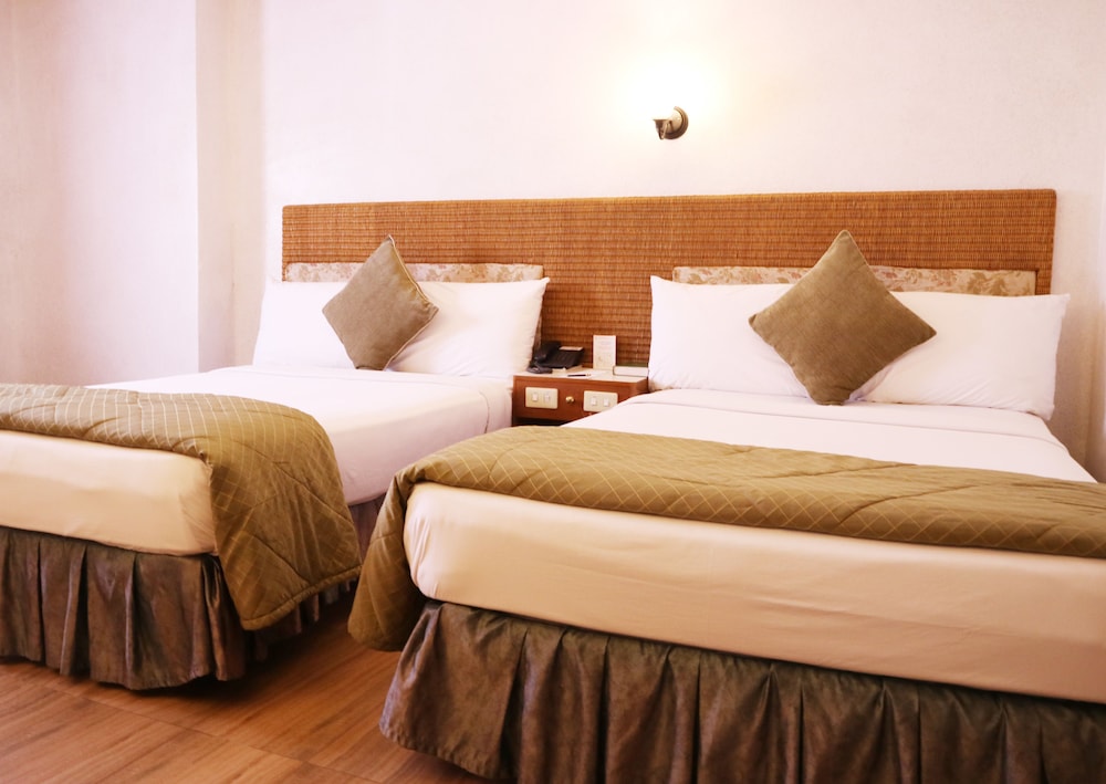 Golden Pine Hotel 12/41
