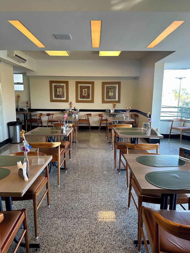 Hotel Atlas Sete Lagoas 26/42