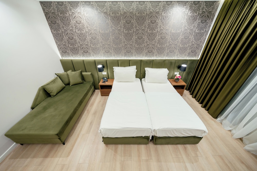 Albanian Star Hotel 10/50