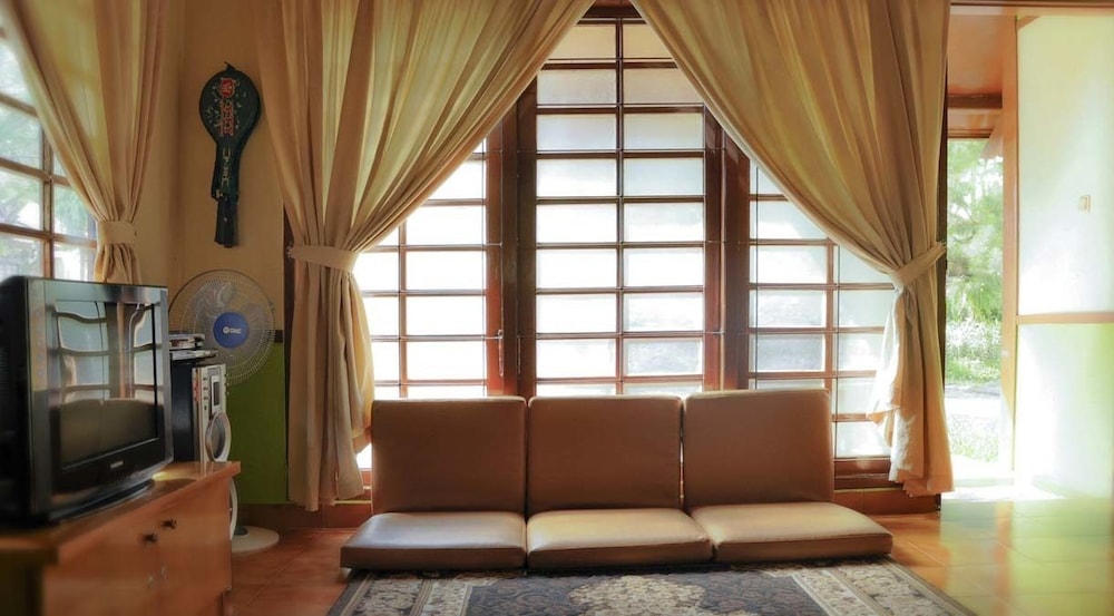 Villa Kota Bunga Ade 33/50