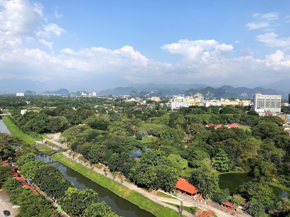 Kinta Riverfront Hotel And Suites 53/63