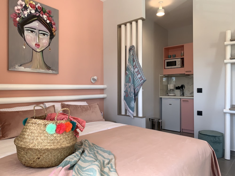 DELUXE, STUDIO, SEA VIEW