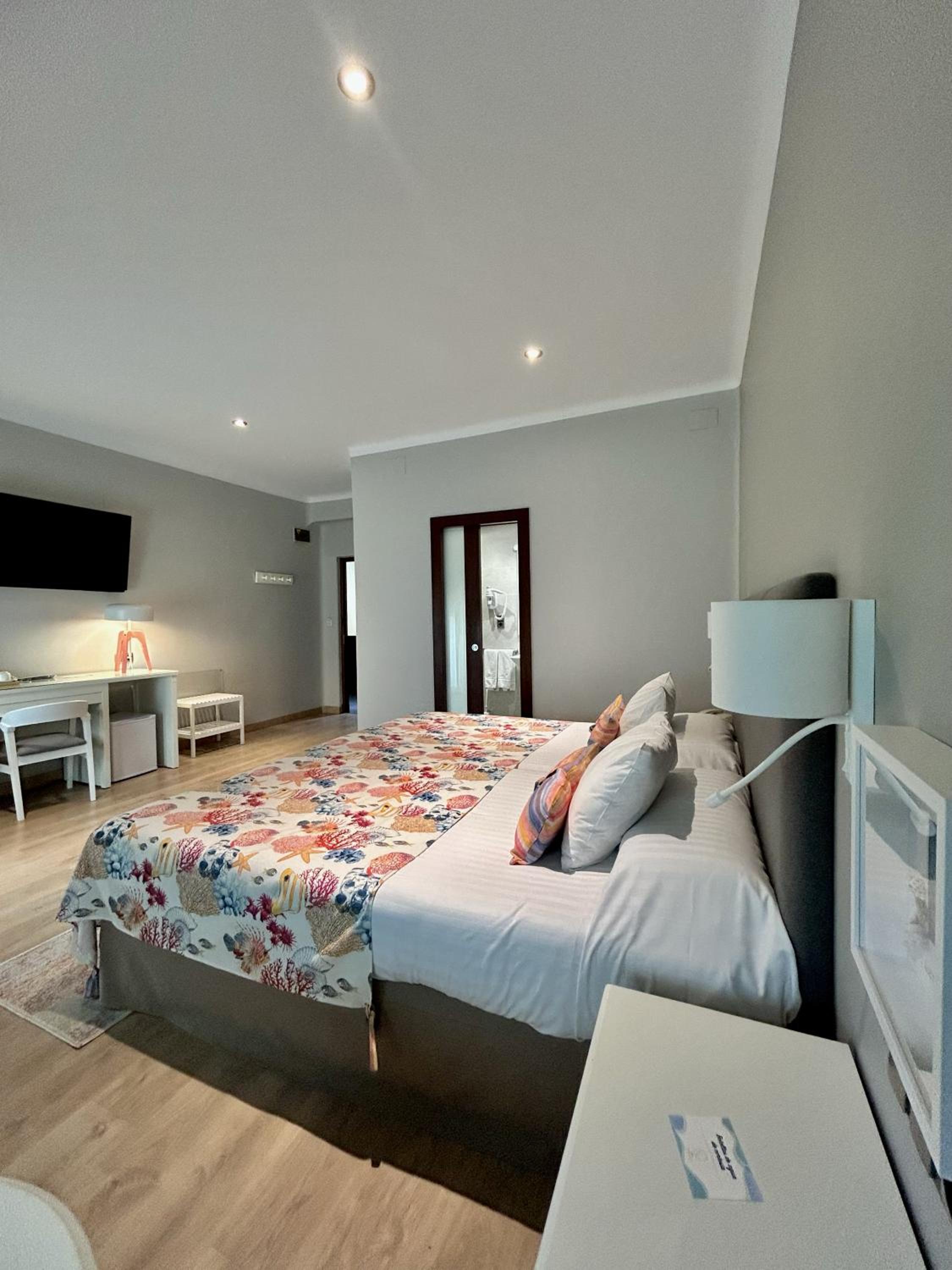Superior, Double Bed, City View
