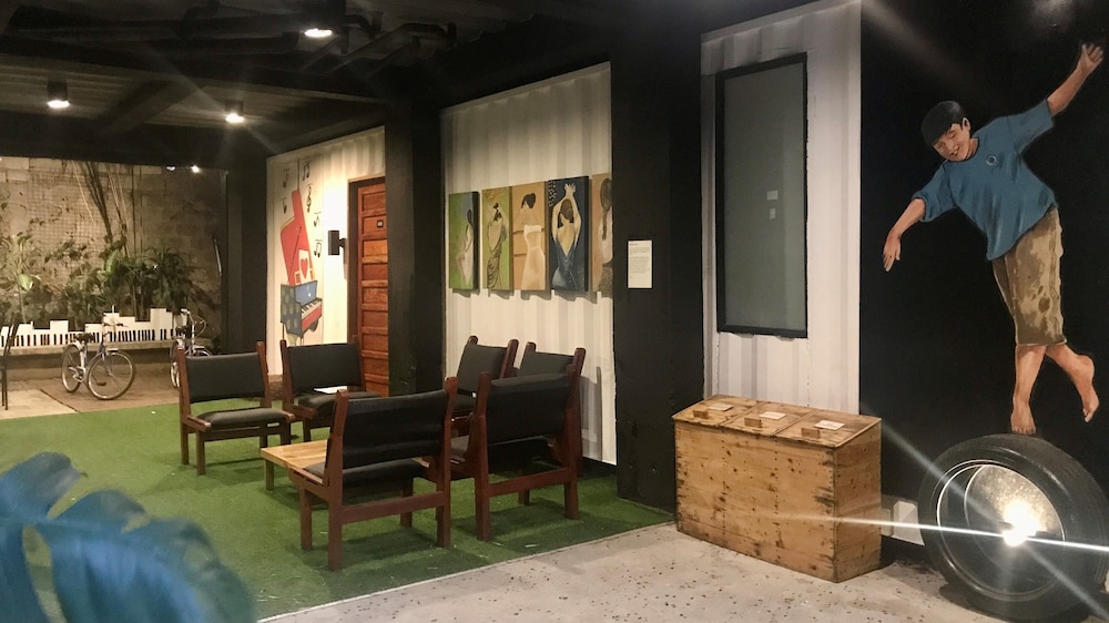 Containers By Eco Hotel Tagaytay 8/66