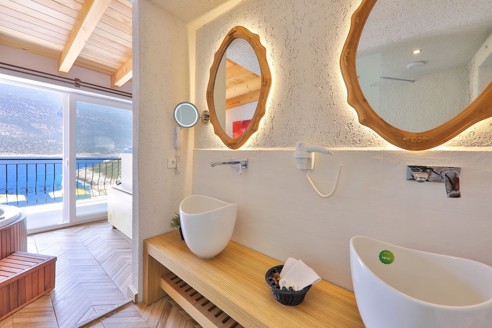 Atalante Hotel 30/50