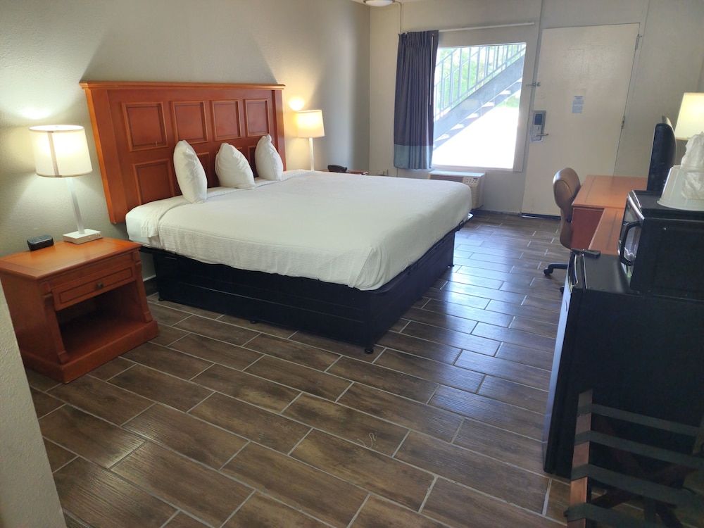 Days Inn by Wyndham Hardeeville Near Hilton Head 13/50