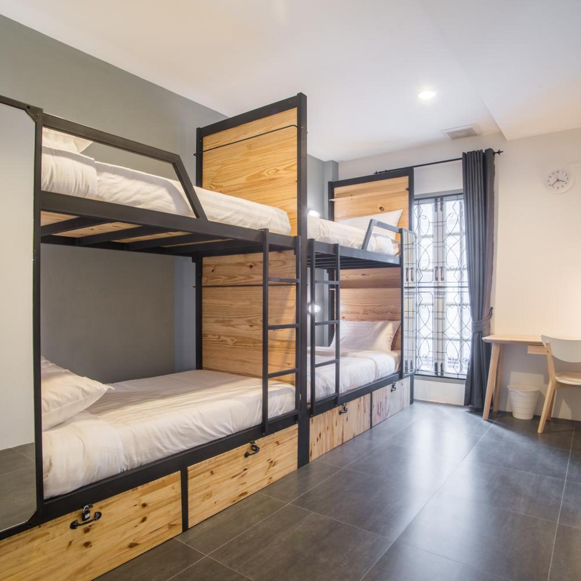 Room, Quadruple