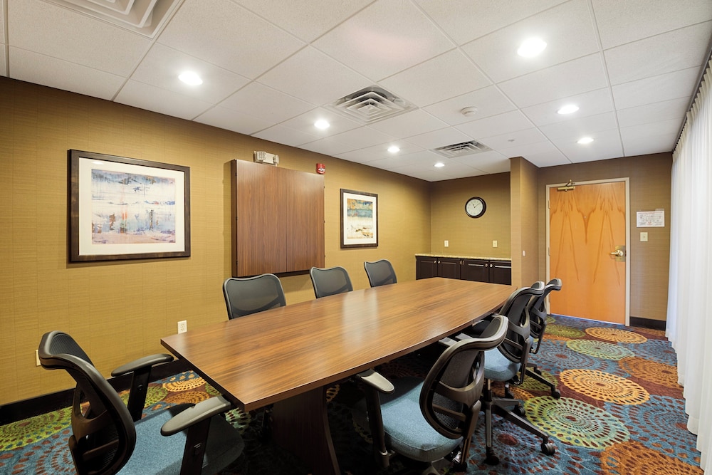 Holiday Inn Express Bloomington West 53/68