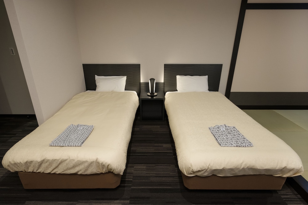 THE PREMIUM HOTEL IN RINKU 37/57