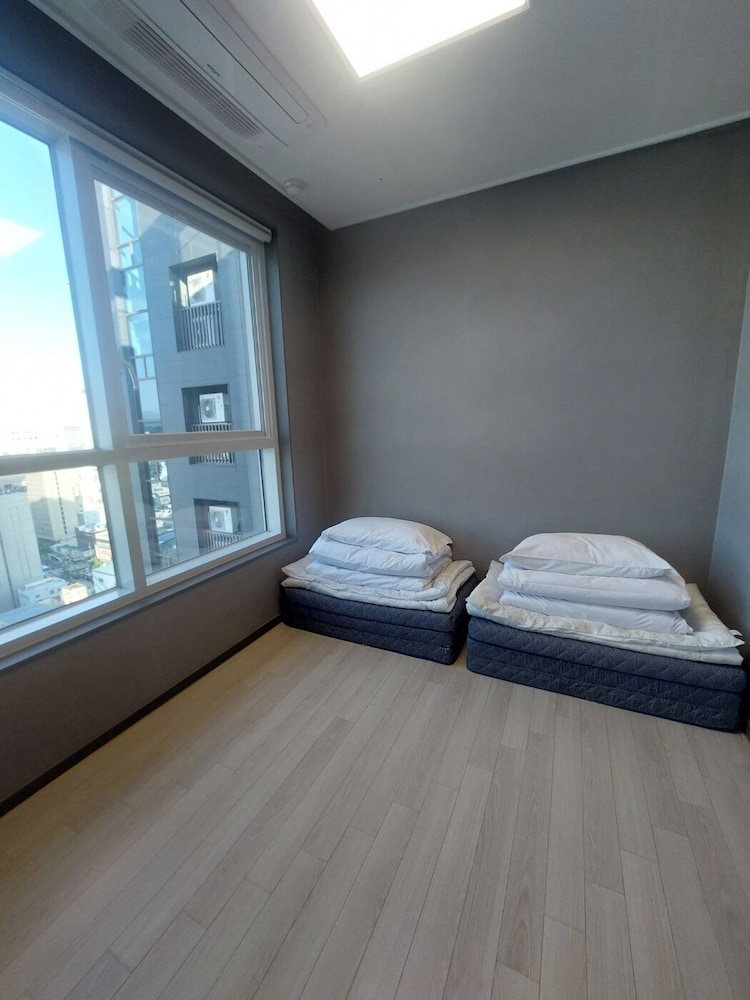 The Bayment Residence 10/50