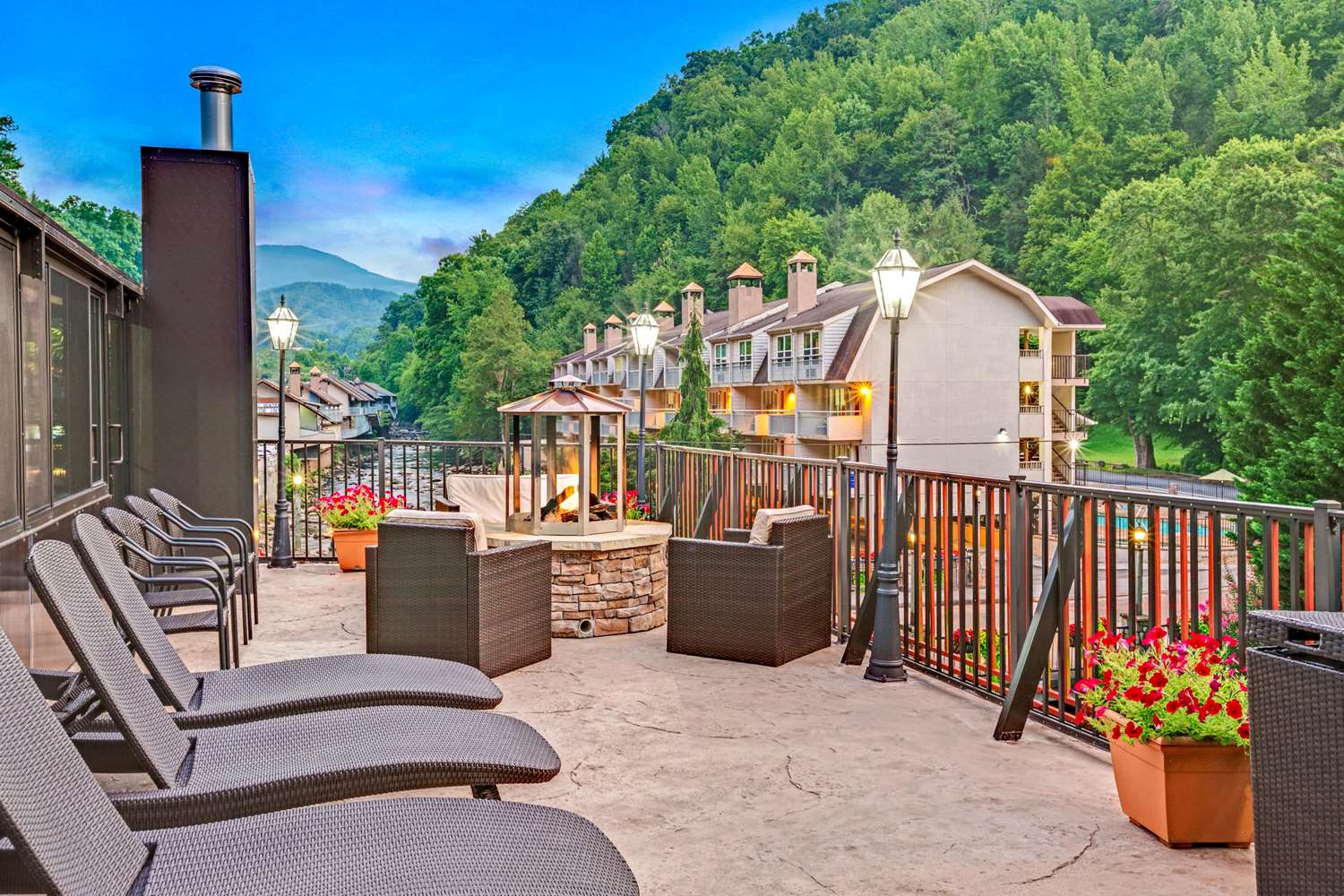 Baymont By Wyndham Gatlinburg On The River 37/42