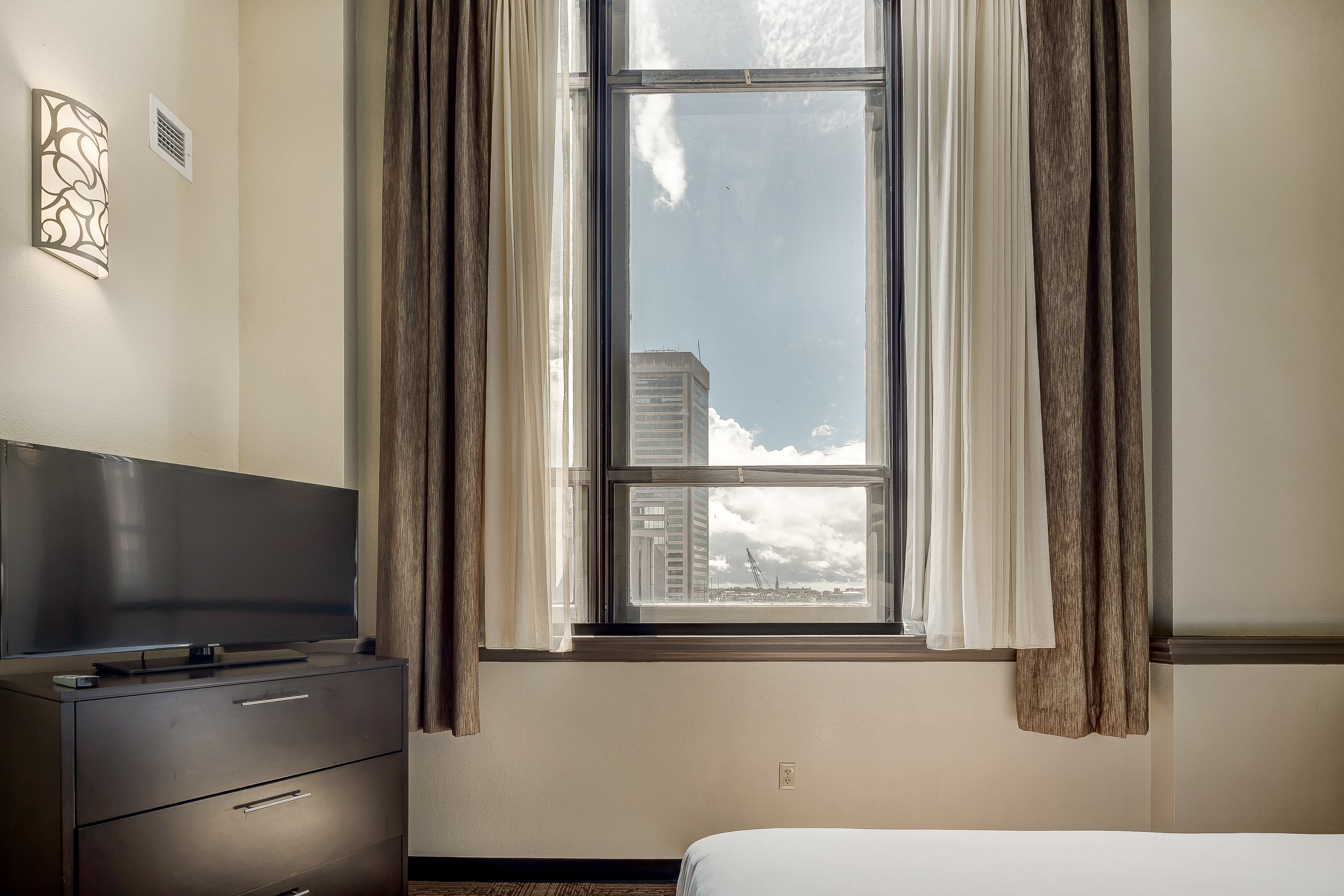 Staybridge Suites BALTIMORE INNER HARBOR 70/80