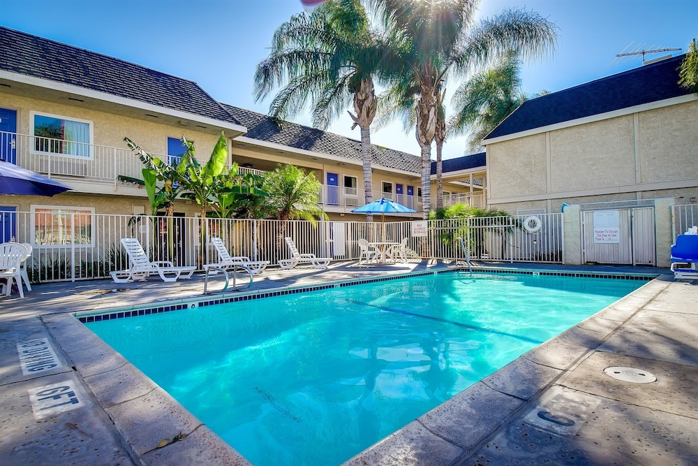 Motel6 Riverside, CA - South 10/51