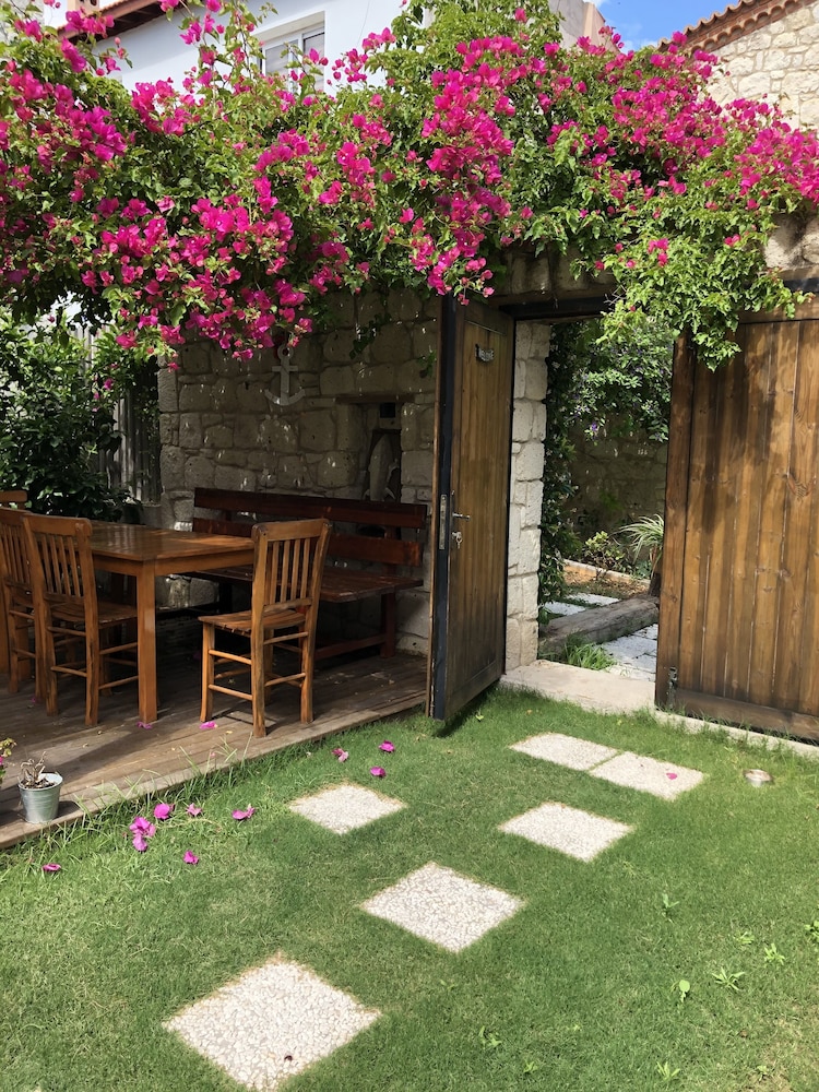 Alacati Cona Butik Otel 38/50