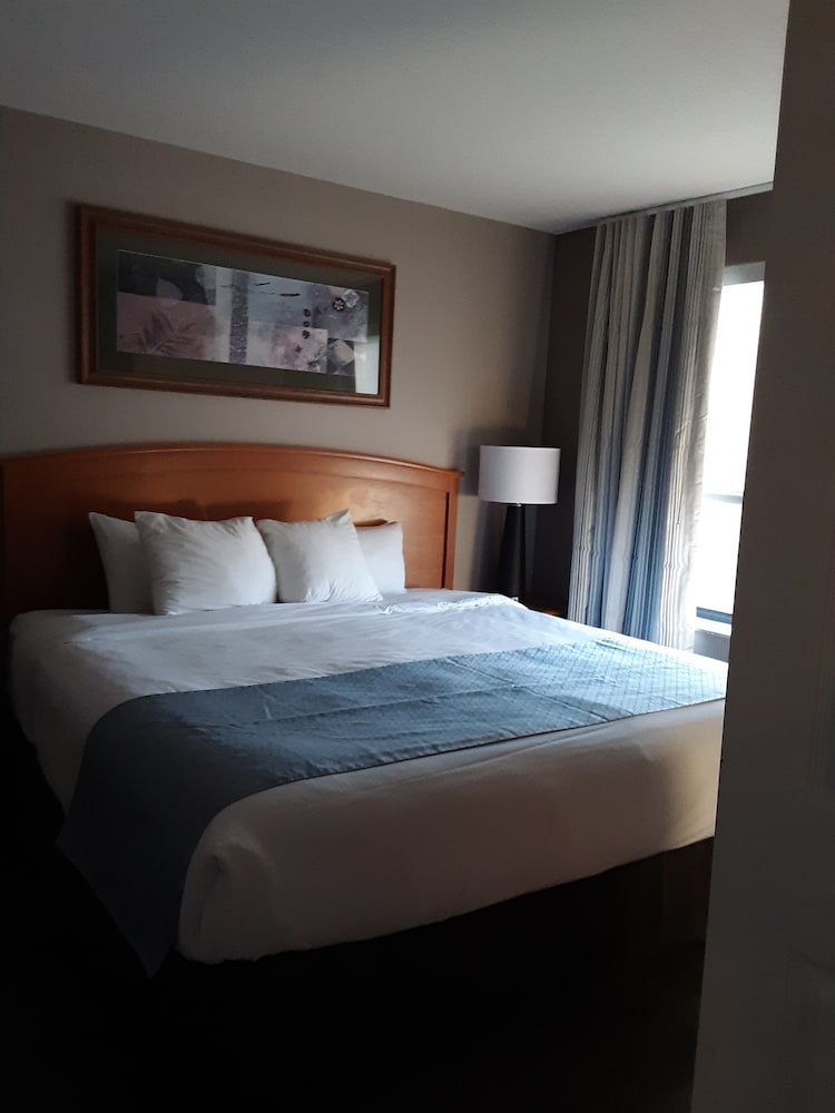 Wingate By Wyndham Bentonville Airport 9/42