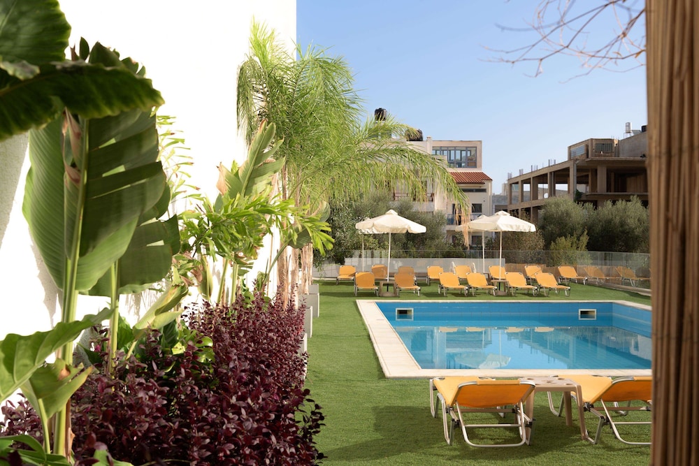Sergios Hotel 57/63