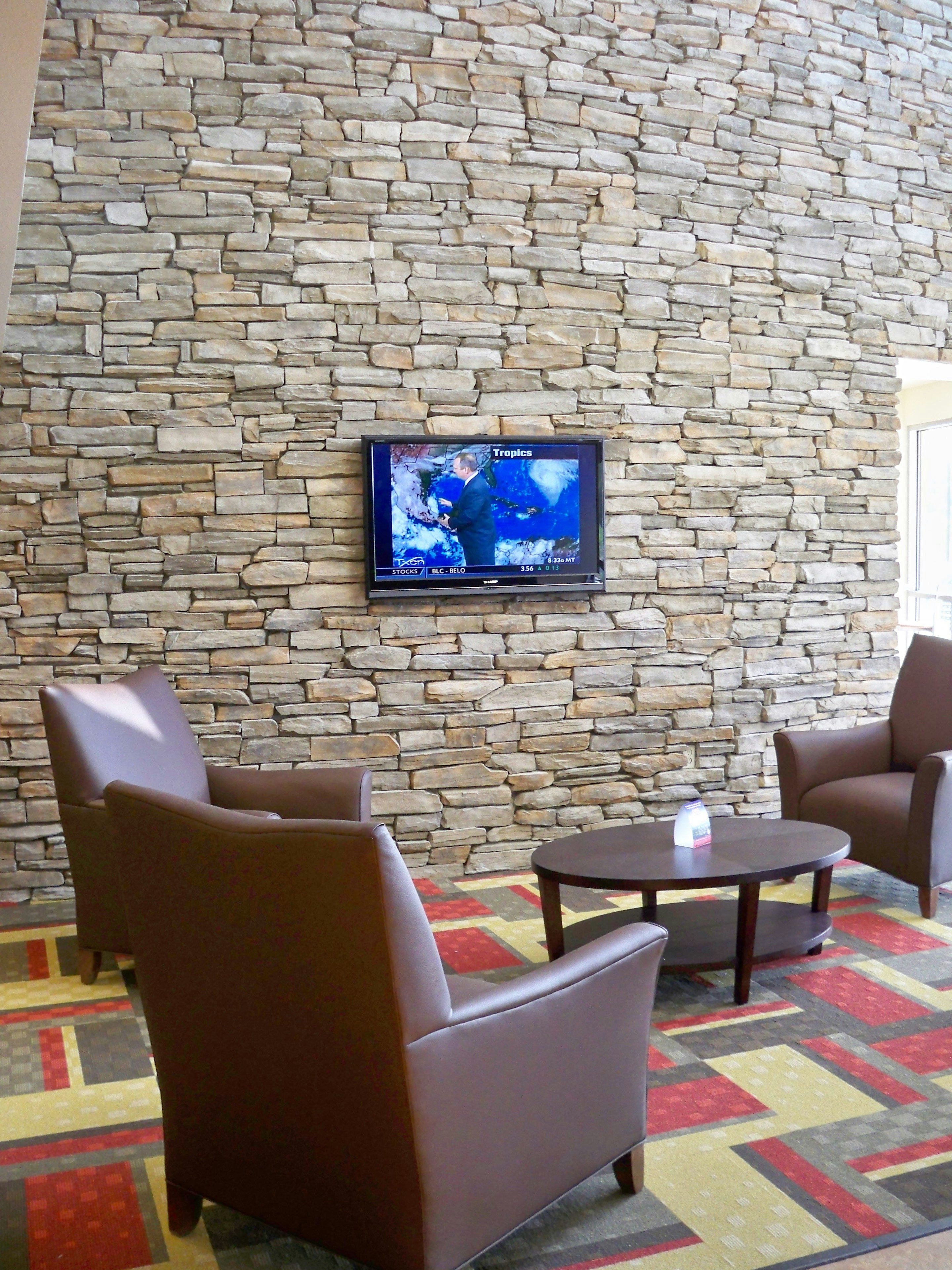 Red Roof Inn & Suites Beaumont 15/18