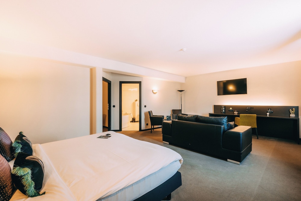 EXECUTIVE, DOUBLE BED