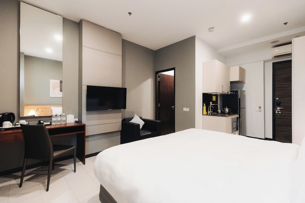 Louis Kienne Serviced Residences 23/65