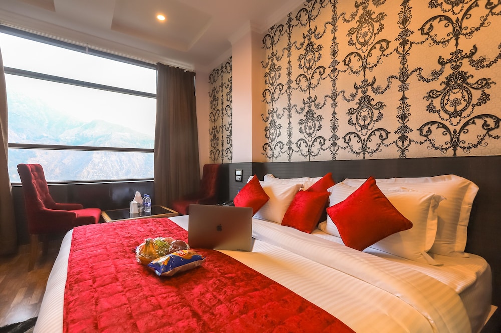 Hotel Holiday Hill 39/57