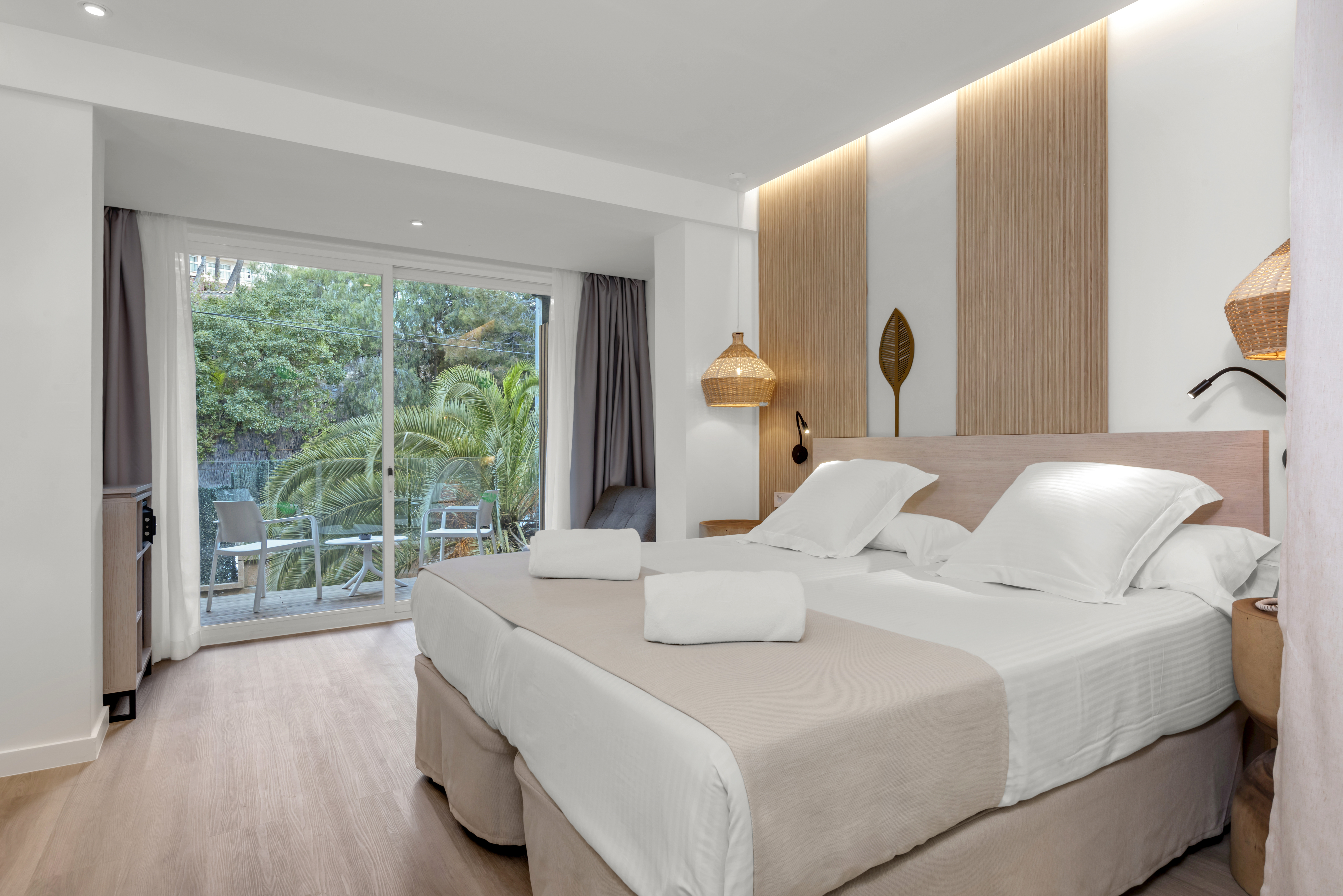 Room, Double or Twin Bed