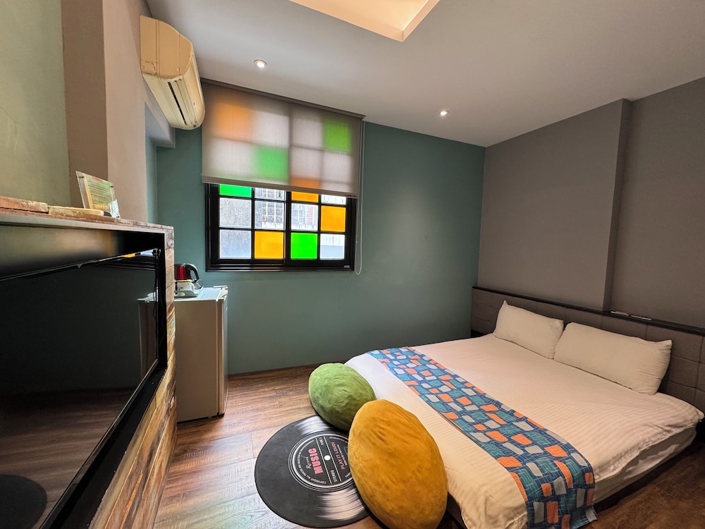 ROOM, DOUBLE BED