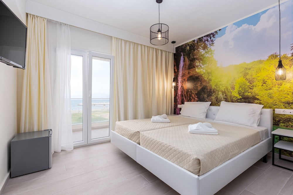 Aqua Luxury Suites 33/76