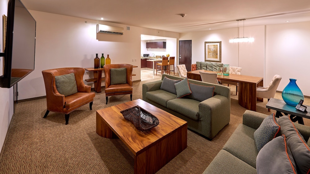 Holiday Inn Guadalajara Patria-Universidad 30/50