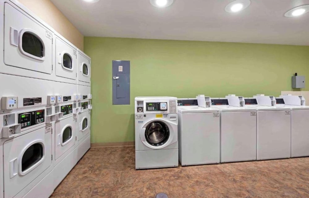Studio 6 Extended Stay Cincinnati Sharonville OH 38/44