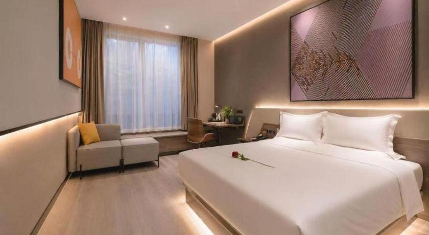 IU Hotels Wuhan Jianghan Road Metro Station 25/50