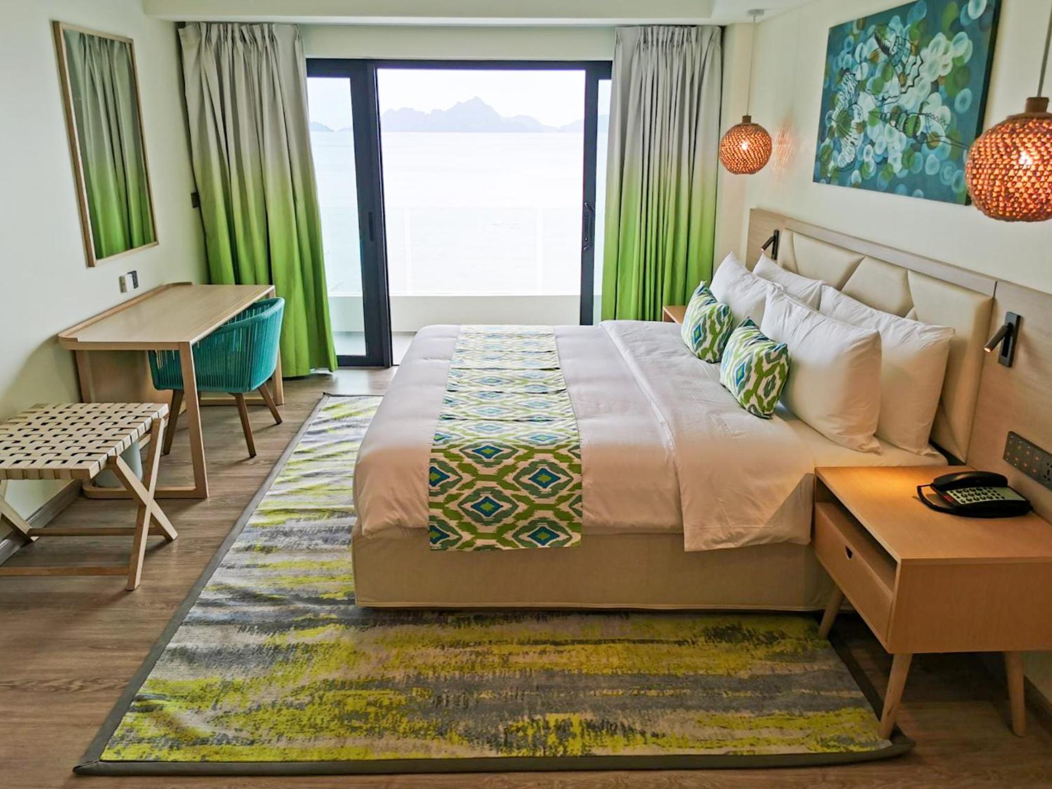 Premier, Suite, King Bed 5/7