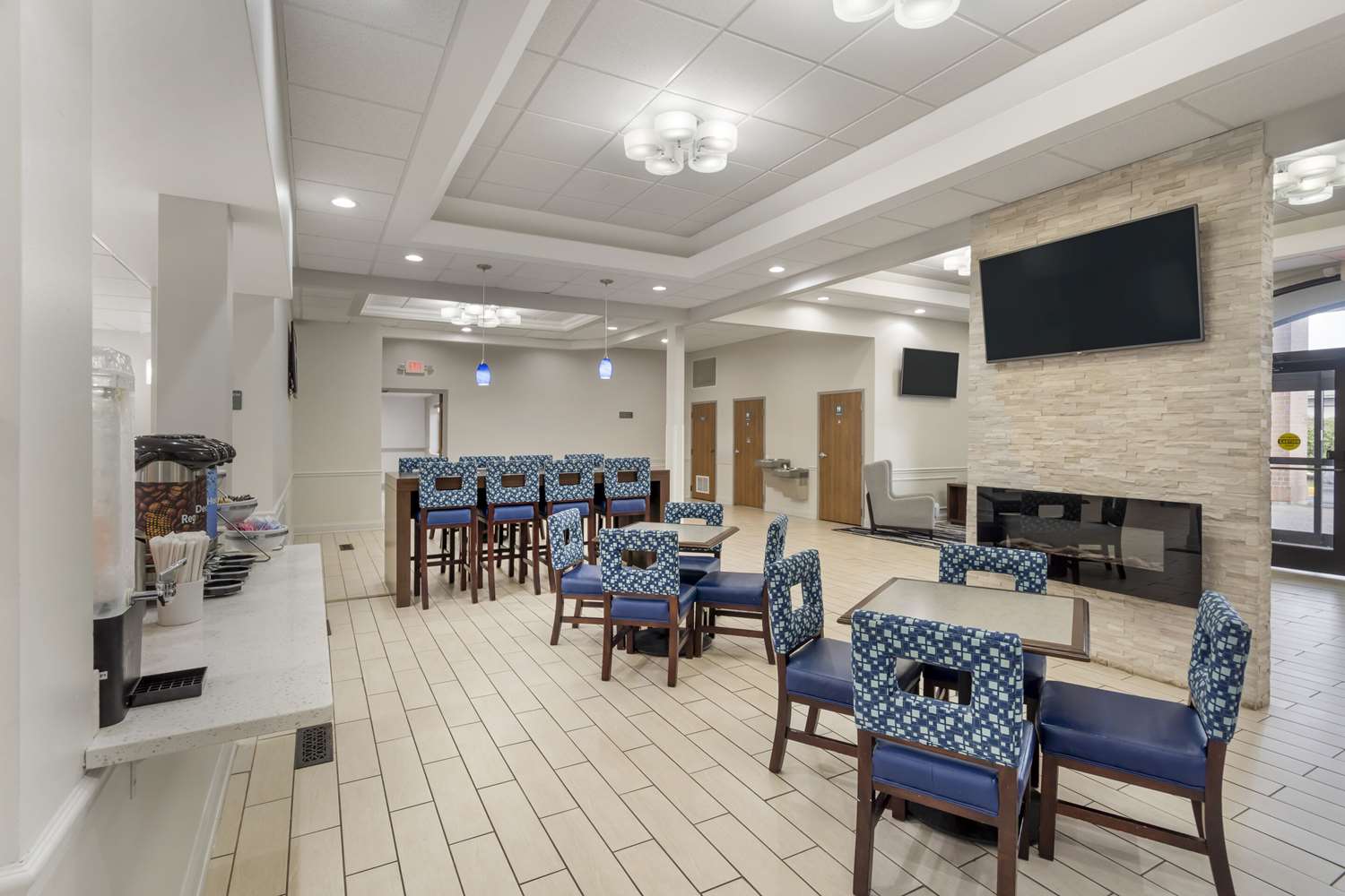 Comfort Inn & Suites Mundelein-Vernon Hills 10/19
