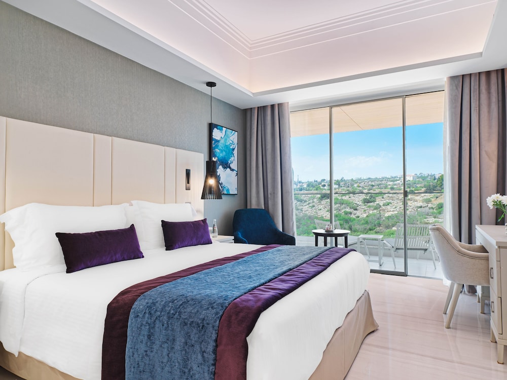 DELUXE, HILL VIEW