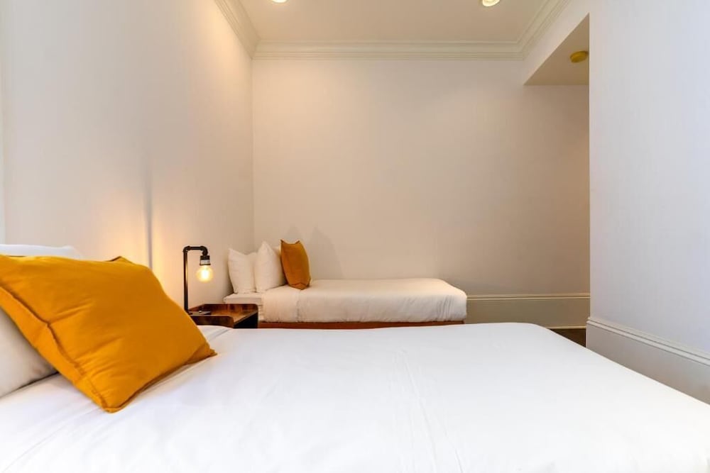 STANDARD, DOUBLE OR TWIN BED