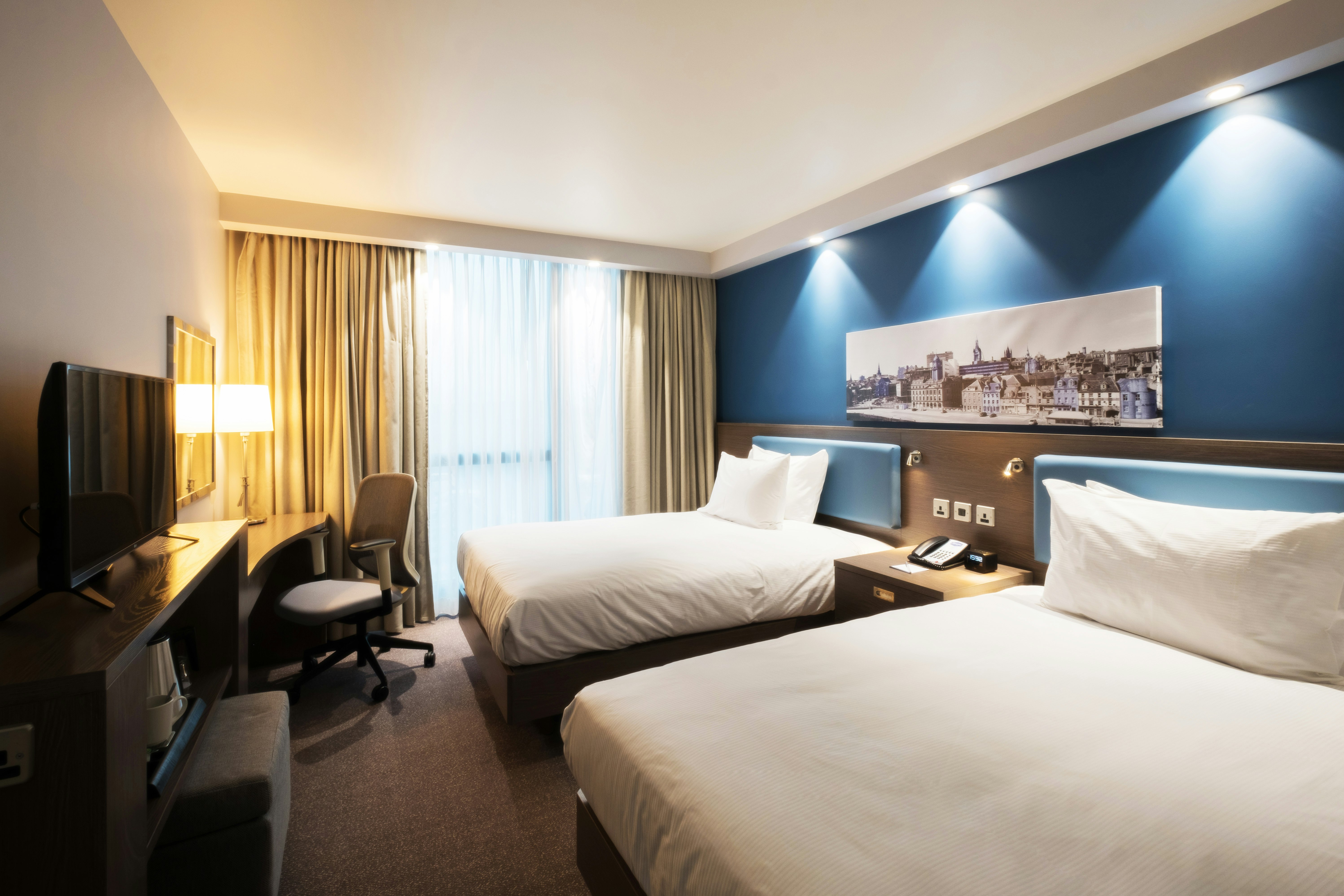 ROOM, TWIN BEDS
