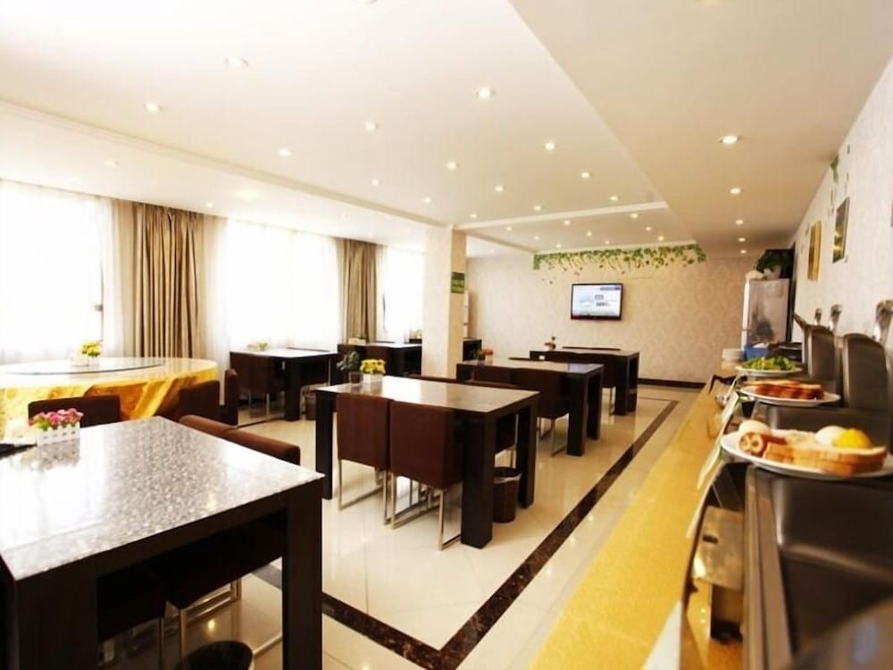 GREENTREE INN HEFEI SWAN LAKE WANDA SQUARE EXPRESS HOTEL 47/58