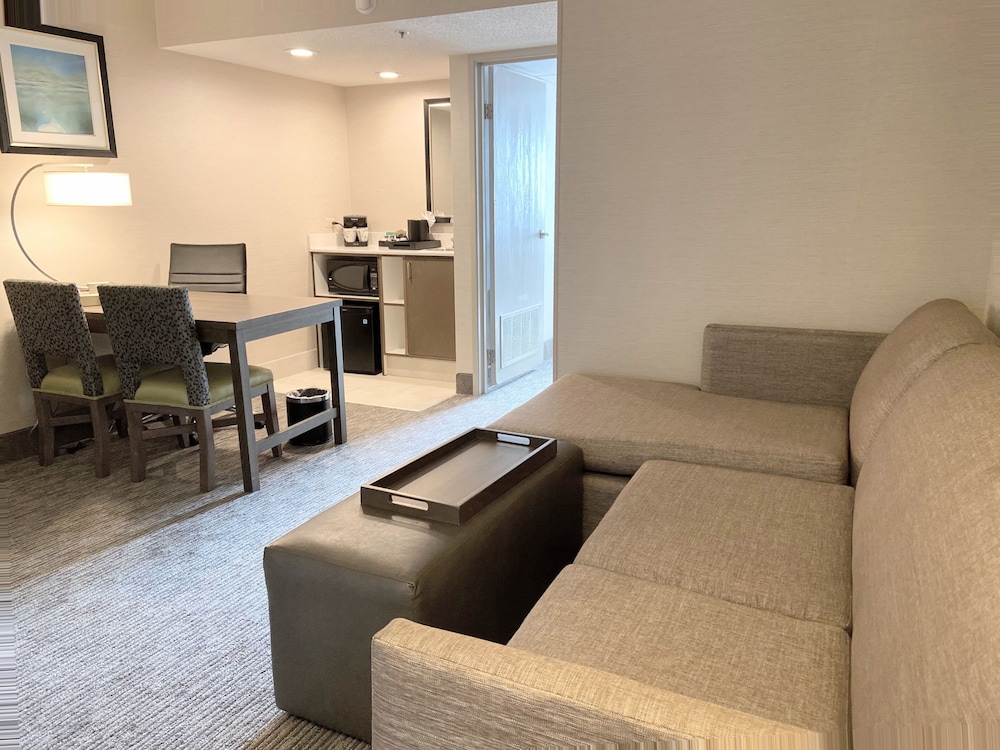 Embassy Suites by Hilton Chicago Schaumburg Woodfield 22/55