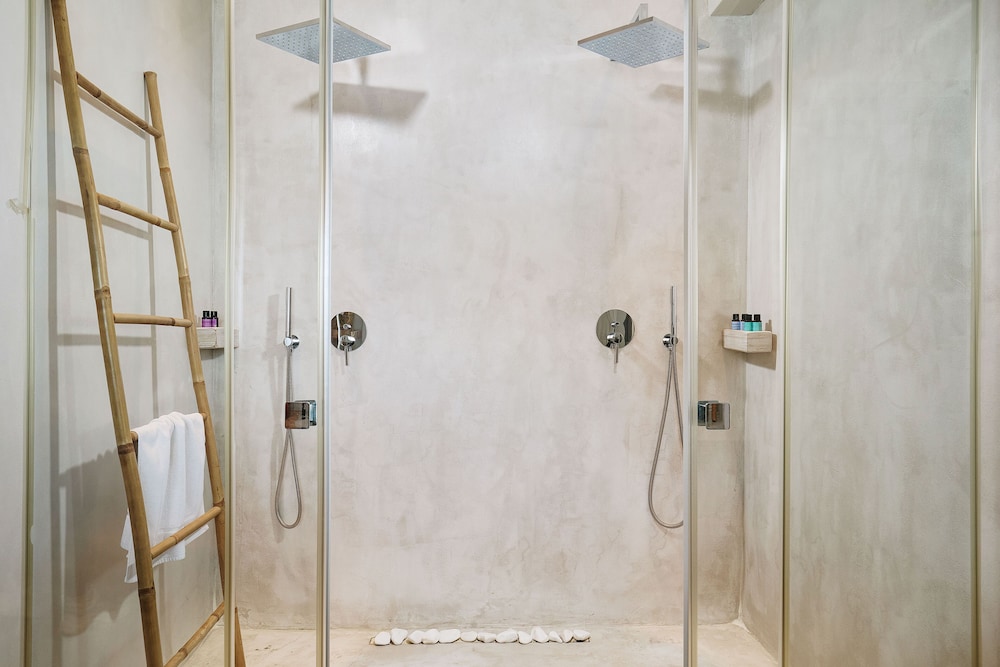 Chrysalis Boutique Hotel 48/50